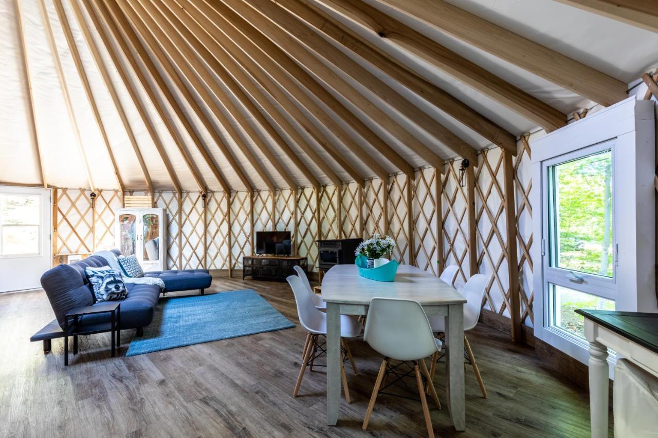 Yourtes Glamping Du Poisson Blanc Notre-Dame-du-Laus 외부 사진